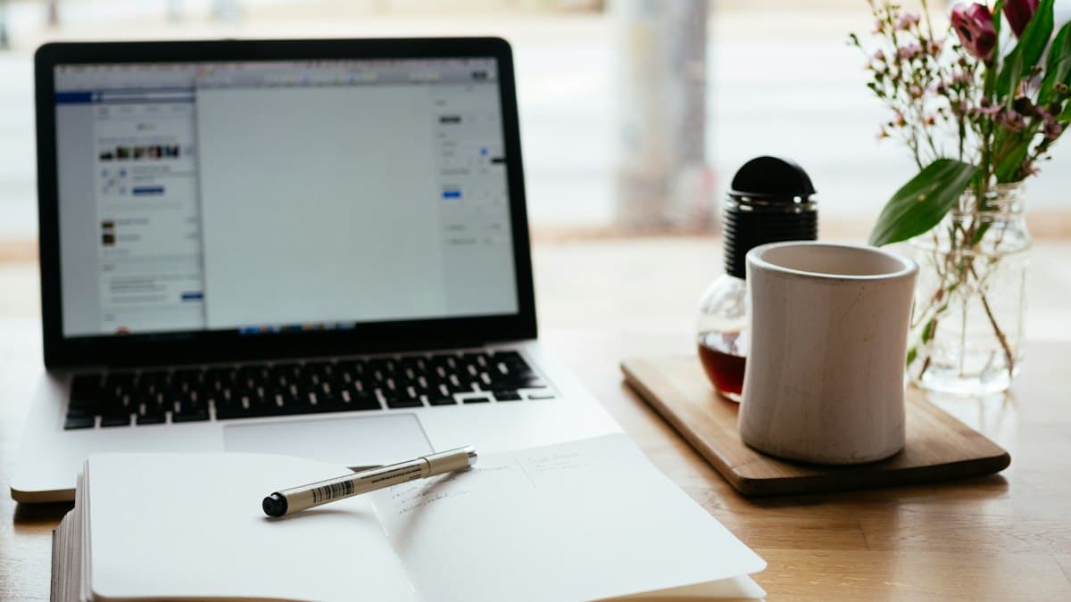 25 Best Side Hustles in 2026 (Online and Offline, Ranked by Effort)
